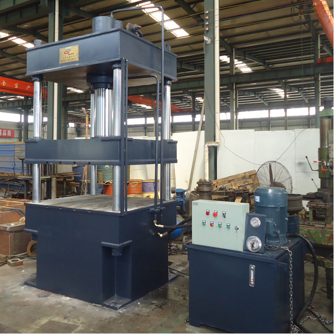 200噸耐火（huǒ）磚液壓機實機拍攝