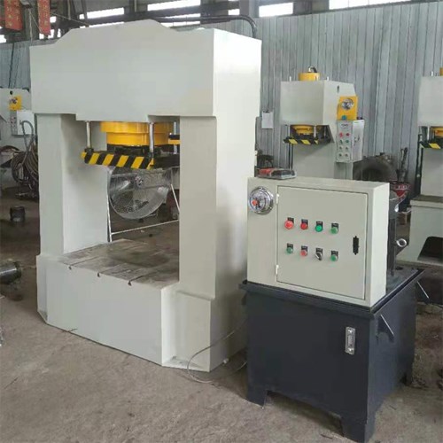 100噸龍門液壓（yā）機